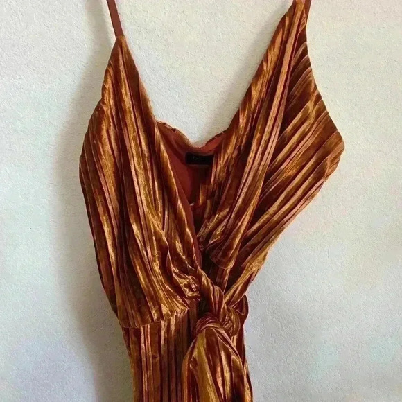 House Of Harlow 1960 x Revovle Pearl Pleated Velvet Wrap Dress\Tunic Party SizeS - Picture 4 of 10